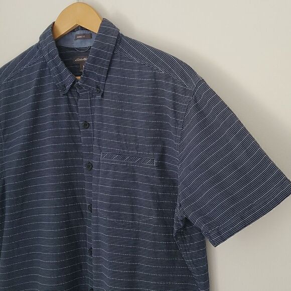 Eddie Bauer | Classic Fit Button-down - Picture 2 of 7